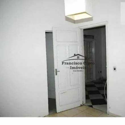 Buy this 3 bed house on Rua Conselheiro Rodrigues Alves in Centro, Guaratinguetá - SP