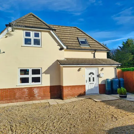 Buy this 4 bed house on 5 Oaklands Mead in Testwood, SO40 3GQ