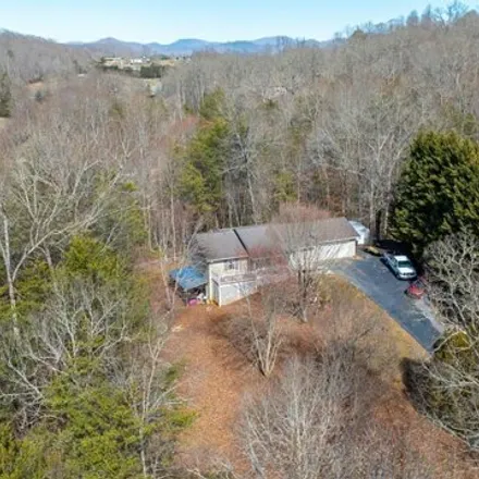 Image 3 - 299 Snapfinger Hills Road, Macon County, NC 28734, USA - House for sale