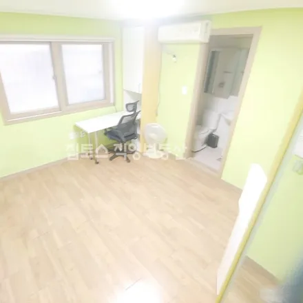 Rent this studio apartment on 서울특별시 은평구 역촌동 43-45