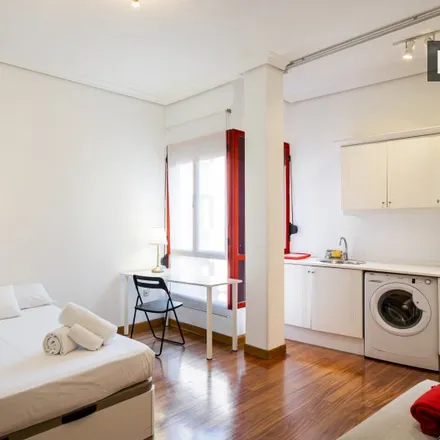 Rent this studio apartment on El Arquibar in Travesía del Conde Duque, 5