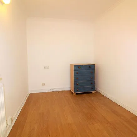 Rent this 3 bed apartment on 7-8 Gerrards Close in Oakwood, London