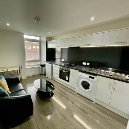 Rent this 2 bed apartment on Caldrum Terrace in Dundee, DD3 7HD
