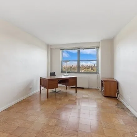 Image 5 - Fairview, 61-20 Grand Central Parkway, New York, NY 11375, USA - Apartment for sale