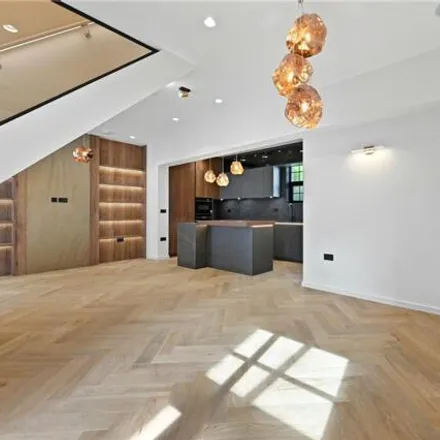 Rent this 3 bed house on 6 Bedford Gardens in London, W8 7LN