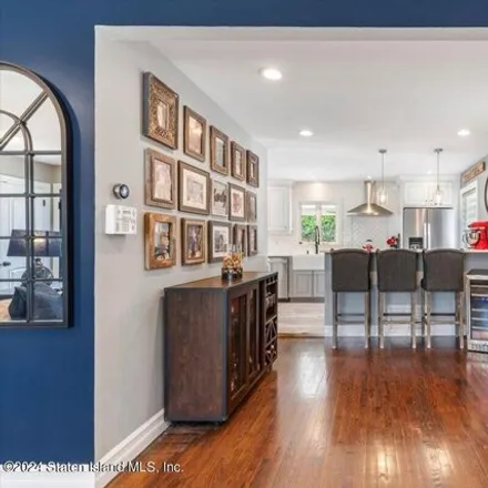 Image 7 - 196 Wieland Avenue, New York, NY 10309, USA - House for sale