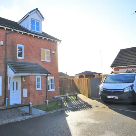 Rent this 4 bed townhouse on unnamed road in Orrell, WN5 8DT