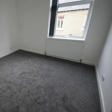 Image 4 - Firth Avenue, Brighouse, HD6 1TS, United Kingdom - Townhouse for rent