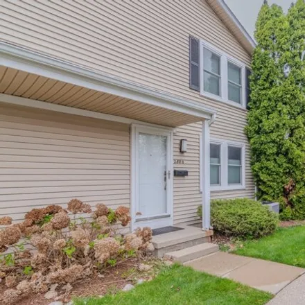 Buy this 2 bed condo on 2958 Roundtree Boulevard in Ypsilanti Charter Township, MI 48197