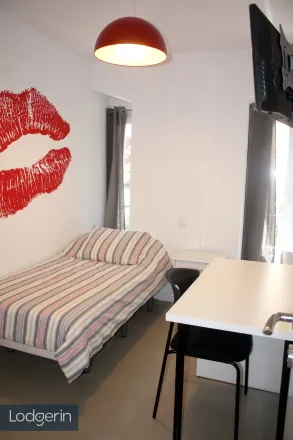 Rent this studio room on Hostal Alicante in Calle del Arenal, 16