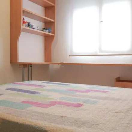 Rent this 2 bed apartment on Madrid in Avenida de Asturias, 39
