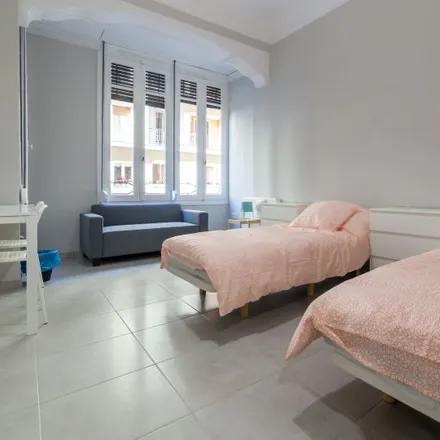 Rent this 5 bed room on Kaña Makan in Carrer de Sueca, 61