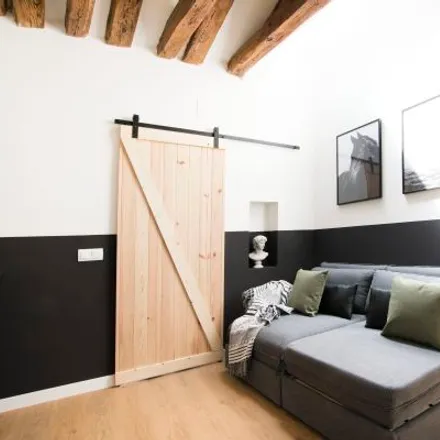 Rent this 2 bed apartment on Madrid in Colegio Sagrado Corazón, Calle de la Redondilla