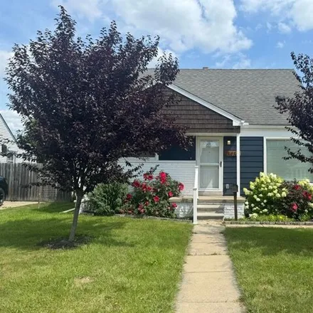 Rent this 3 bed house on 28952 Bridge St in Garden City, Michigan