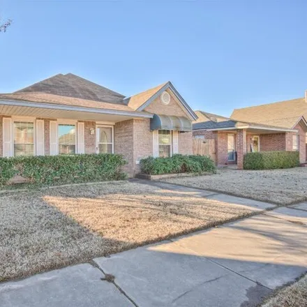 Image 3 - 1082 Southwest 24th Street, Moore, OK 73170, USA - House for sale