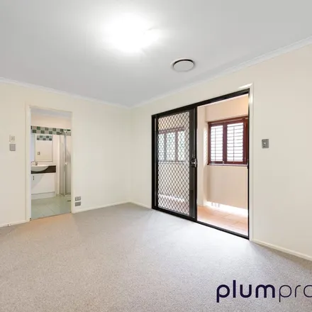 Image 3 - 31 Sisley Street, St Lucia QLD 4067, Australia - Apartment for rent