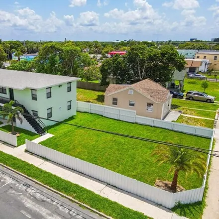 Rent this 2 bed house on 1305 Douglas Avenue in West Palm Beach, FL 33401