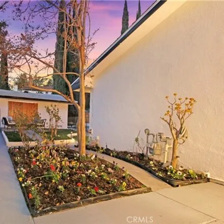 Image 7 - Alley ‎86100, Los Angeles, CA 91307, USA - House for sale