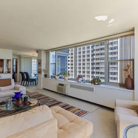 Image 9 - Imperial Towers, 4250 North Marine Drive, Chicago, IL 60613, USA - Condo for sale