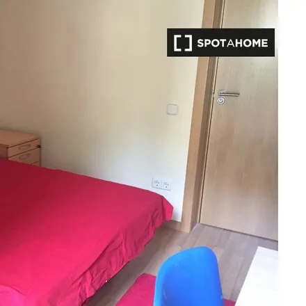 Rent this 3 bed room on Piscina Municipal Moscardó in Plaza de Andrés Arteaga, 28026 Madrid