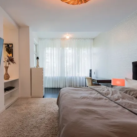 Rent this 4 bed apartment on Kunz-Buntschuh-Straße 12 in 14193 Berlin, Germany