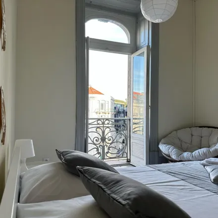 Rent this 7 bed room on Clínicas Viver in Rua Braamcamp 88, 1250-052 Lisbon