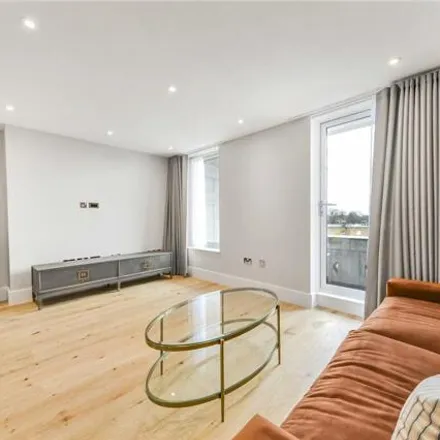 Rent this 1 bed room on 235-237 Baker Street in London, NW1 6XE