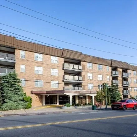 Image 3 - The Plaza, 360 Central Avenue, Village of Lawrence, NY 11559, USA - Apartment for sale