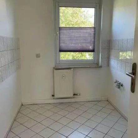 Image 7 - Scheubengrobsdorfer Straße 28, 07548 Gera, Germany - Apartment for rent