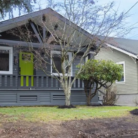 Buy this 3 bed house on 2425 Southeast 62nd Avenue in Portland, OR 97206