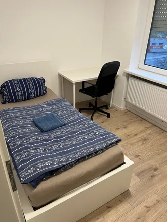 Rent this 6 bed apartment on Löschzug Vallendar in Rheinstraße 124, 56179 Vallendar