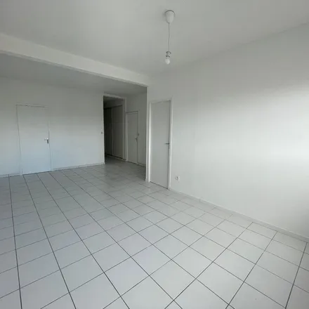 Rent this 3 bed apartment on 70 Boulevard Gabriel Koenigs in 31300 Toulouse, France