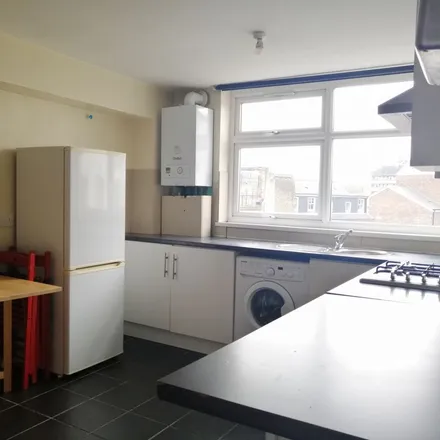 Rent this 2 bed apartment on Willshaw Street in London, SE14 6TJ