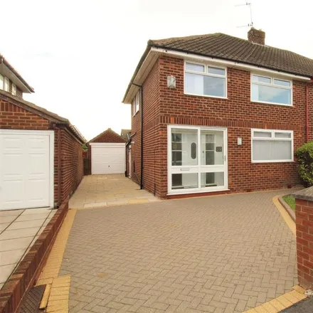 Rent this 3 bed duplex on Charterhouse Drive in Waddicar, L10 8JY