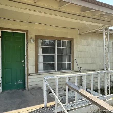 Image 2 - 1011 Wagner Ave, San Antonio, Texas, 78211 - House for sale