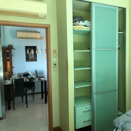 Rent this 1 bed room on Deng Fu Ville in Kembangan, 30 Kampong Eunos
