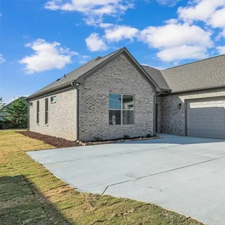 Buy this 3 bed house on 154 Oakwell Drive in Calera, AL 35040