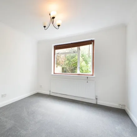 Image 4 - Molesey Close, West End, KT12 4PY, United Kingdom - Duplex for rent