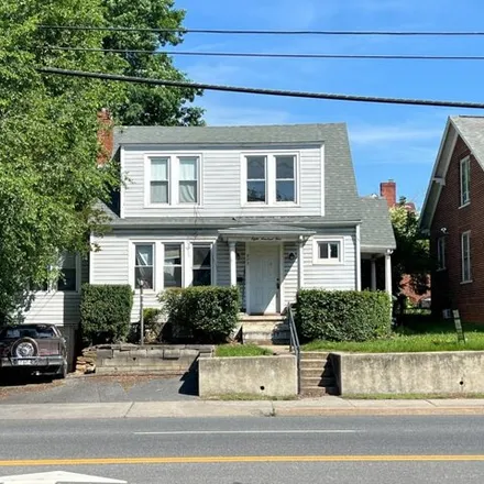 Image 2 - 805 S High St, Harrisonburg, Virginia, 22801 - House for sale