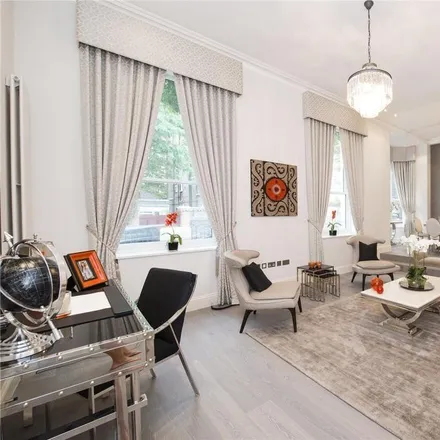 Rent this 3 bed apartment on 11d-e Arkwright Road in London, NW3 6BG