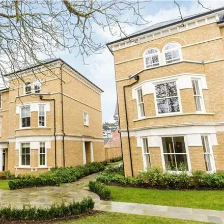 Rent this 4 bed townhouse on Folly Hill Gardens in Maidenhead, SL6 1PG