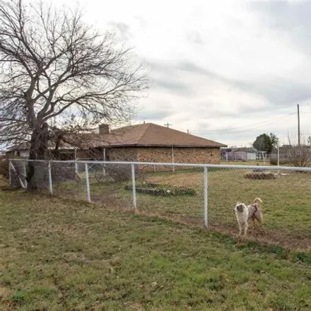 Image 3 - 616 East Franklin Avenue, Electra, TX 76360, USA - House for sale