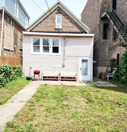 Image 3 - 3044 South Gratten Avenue, Chicago, IL 60608, USA - House for sale