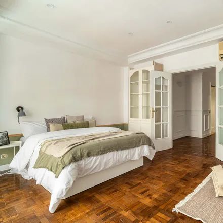 Rent this 7 bed room on Carrer de Balmes in 319, 08006 Barcelona