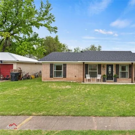 Buy this 3 bed house on 3524 Ponderosa Drive in Bellaire, Bossier City