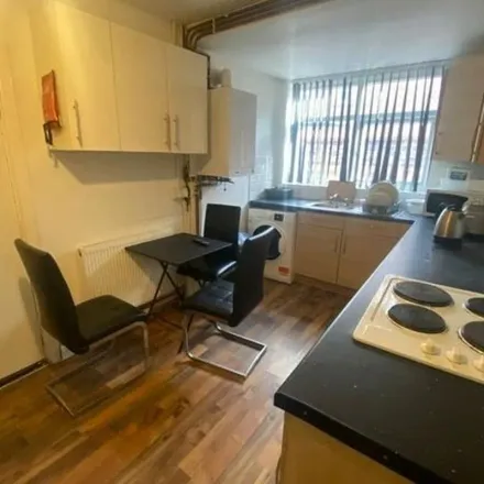 Image 2 - MacKenzie Road, Salford, M7 3SD, United Kingdom - Apartment for rent