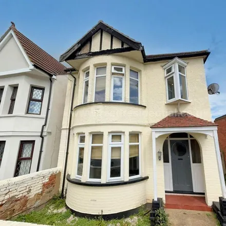 Rent this 3 bed house on Richmond Avenue Primary and Nursery School in Richmond Avenue, Shoeburyness