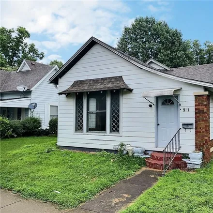 Buy this 2 bed house on 921 Chestnut Street in Columbus, IN 47201