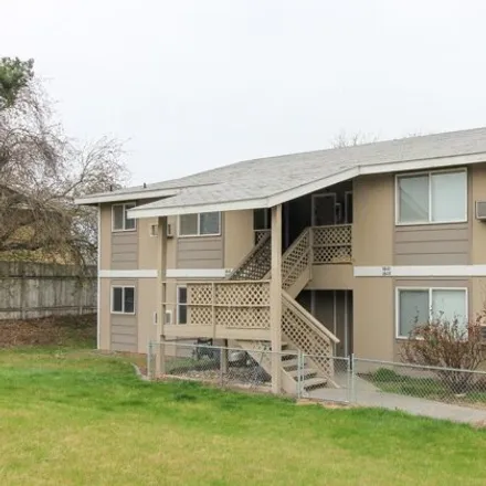 Rent this 2 bed condo on 1618 West 14th Avenue in Kennewick, WA 99337