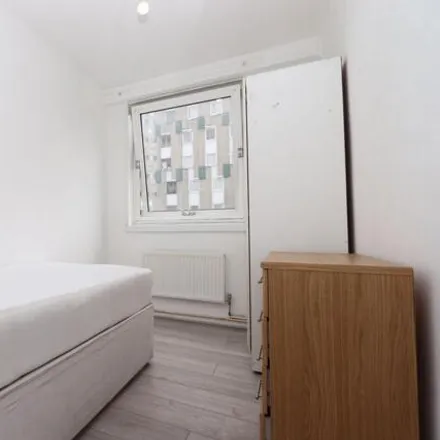 Rent this studio house on Harold House in Londres, Great London